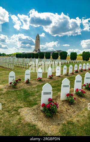 Historische Entdeckungstour durch das Douaumont Ossarium vor den Toren der Stadt Verdun - Grand Est - Frankreich Stockfoto