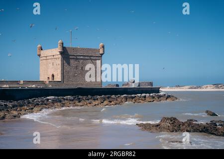 Sqala du Port d Essaouira: Historische Festung in Marokko mit Panoramablick auf das Meer und Einblick in das maritime Erbe der Stadt Stockfoto