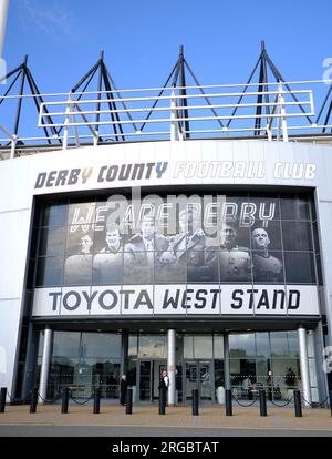 Pride Park, Derby, Derbyshire, Großbritannien. 8. Aug. 2023. EFL Carabao Cup Football, Derby County gegen Blackpool; Eintritt zum Weststand am Pride Park Credit: Action Plus Sports/Alamy Live News Stockfoto