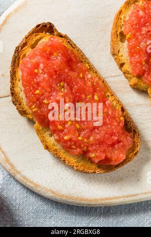 Hausgemachter Pan Con Tomate Tomate Toast mit Olivenöl Stockfoto