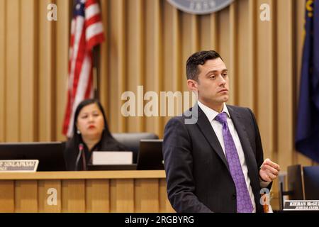 Portland, USA. 08. Aug. 2023. Der Verteidiger Cooper Brinson, der für Elizabeth Richter spricht, schließt seinen Fall ab. und der Fall geht an die Jury, als Andy NGO, eine prominente rechte Medienpersönlichkeit, eine Zivilklage gegen Rose City Antifa und zwei seiner mutmaßlichen Mitglieder verklagt, die Körperverletzung und "Zufügung emotionaler Not", in Portland, Oregon, am 8. August 2023. (Foto: John Rudoff/Sipa USA; für Pool) Guthaben: SIPA USA/Alamy Live News Stockfoto