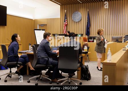 Portland, USA. 08. Aug. 2023. Die Verteidigung schließt den Fall ab und der Fall geht an die Jury, da Andy NGO, eine prominente rechte Medienpersönlichkeit, am 8. August 2023 in Portland, Oregon, eine Zivilklage gegen Rose City Antifa und zwei seiner mutmaßlichen Mitglieder erhebt, die auf Körperverletzung und "Zufügung emotionaler Not" verweist. (Foto: John Rudoff/Sipa USA; für Pool) Guthaben: SIPA USA/Alamy Live News Stockfoto