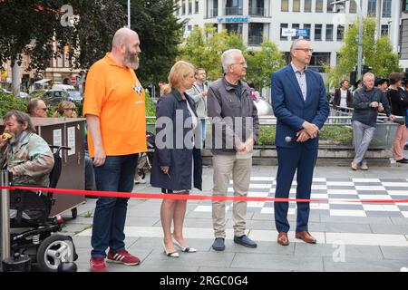 Bernd Kühn 1. Vorsitzender Schachklub Frankenthal, Kirsten Schönherr Chefin Bautzener Wohnungsbaugesellschaft (BWB) , Dietmar Stange vom Tourismusvere Stockfoto