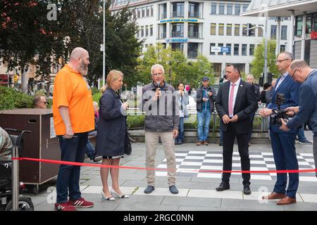 Bernd Kühn 1. Vorsitzender Schachklub Frankenthal, Kirsten Schönherr Chefin Bautzener Wohnungsbaugesellschaft (BWB) , Dietmar Stange vom Tourismusvere Stockfoto