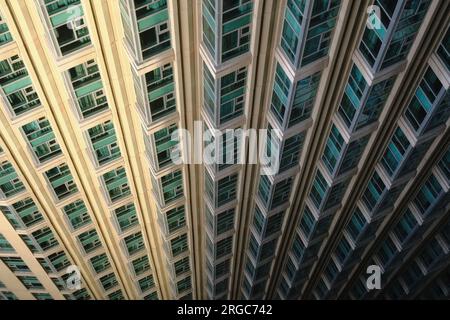 Muster der Fenster im Wolkenkratzer Abraj Al Bait Stockfoto