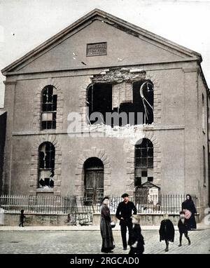 Die Baptist Chapel in Hartlepool (jetzt in einer Gegend namens Headland und manchmal auch bekannt als Old Hartlepool), an der Ecke Baptist Street und Regent Street (mit dem Fotografen auf der Prissick Street). Die Kapelle wurde 1852 aus Stein erbaut, der im Vorgewende abgebaut wurde, und wurde kurz nach 1914 abgerissen, da sie nach dem Angriff als unreparabel galt. Auf dem Gelände wurde eine neue Kapelle errichtet, die als Gedächtniskirche für die Bombardierung benannt wurde, um die Mitglieder der Kirche zu gedenken, die an diesem Tag getötet wurden, einschließlich der Sekretärin der Sonntagsschule und sieben der Kinder. Stockfoto