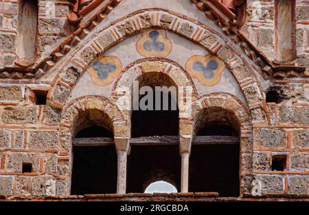 Kloster Pantanassa (Außenansicht, Details) byzantinische Stadt Mistras, Taygetos Berge Lakonia, Peloponnes, Griechenland Stockfoto