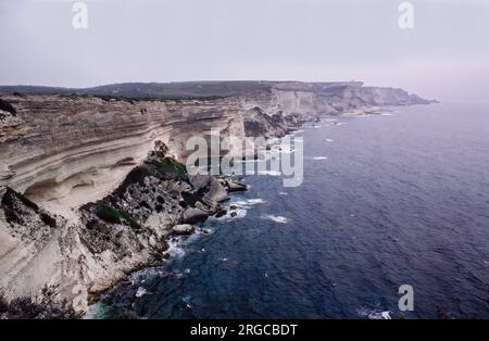 Blick auf die wunderschöne Landschaft des südlichen Algarve in Sagres, Portugal Stockfoto