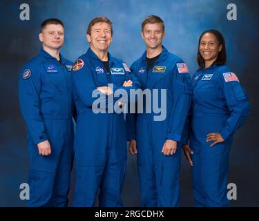 SpaceX Crew-8 Offizielles Crew-Portrait mit NASA-Astronauten Commander Matthew Dominick, Left, Pilot Michael Barratt, Mitte links, und Mission Specialist Jeanette Epps, rechts, zusammen mit Roscosmos Cosmonaut Mission Specialist Alexander Grebenkin, Left, im Lyndon B. Johnson Space Center in Houston, Texas, USA am 3. August 2023. Die SpaceX Crew-8 wird Anfang 2024 zusammen mit den Besatzungsmitgliedern von Expedition 70 und 71 einen längeren Aufenthalt an Bord der Internationalen Raumstation (ISS) in niedriger Erdumlaufbahn verbringen, um eine breite Palette an operativen und Forschungsaktivitäten durchzuführen. Kredit: Bill Stafford und Josh Valca Stockfoto