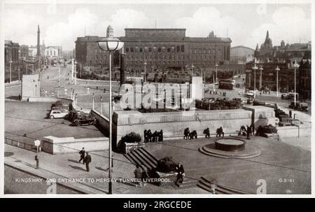 Liverpool, Merseyside - The Queensway (Birkenhead) Mersey Tunnel - Kinsway und Eingang zum Tunnel, mit Blick auf St. George's Hall im Hintergrund. Stockfoto