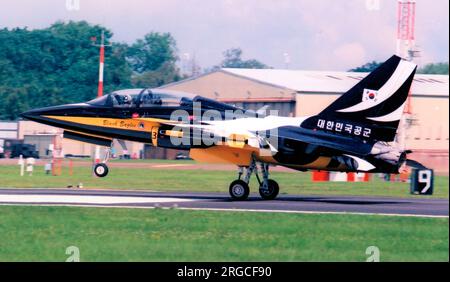 Republik Korea Air Force - Kai T-50B Golden Eagle 10-0055 - '3' (msn KA-055)', von 239 Fluggeschwader 'Black Eagles', auf einer britischen Flugschau im Juni-Juli 2012. Stockfoto