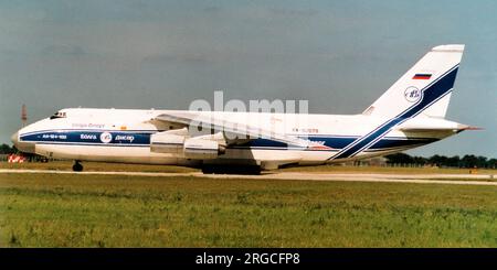 Antonov an-124-100 RA-82079 (msn 9773052062157) von Volga Dnepr Airlines. Stockfoto