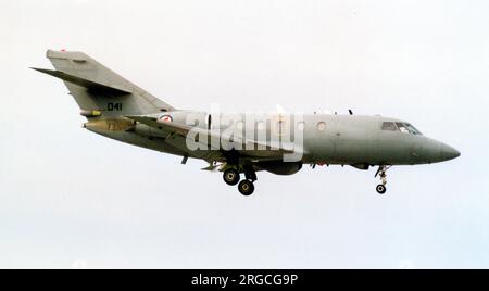 Luftforsvaret – Dassault Falcon 20ECM 041 (msn 41), vom 335 SKV. (Luftforsvaret - Royal Norwegian Air Force) von 335 SKV. Stockfoto