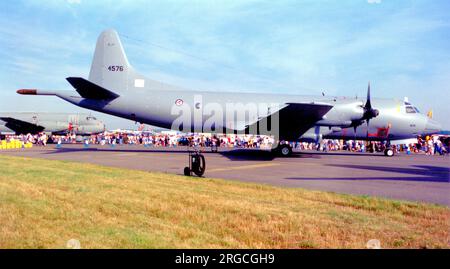 Luftforsvaret - Lockheed P-3N Orion 4576 (msn 5257), vom 333 SKV. Auf der RAF Fairford for the Royal International Air Tattoo am 22. Juli 1996. (Luftforsvaret - Royal Norwegian Air Force) von 335 SKV. Stockfoto