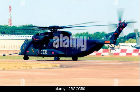 Heeresflieger - VFW-Sikorsky CH-53G 84+14 (msn V65-012, Modell S-65C-1), Heeresfliegerregiment 15, Royal International Air Tattoo - RAF Fairford 29. Juli 2010. (Heeresflieger - Deutsche Armee Luftfahrt). Stockfoto