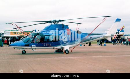 Empire Test Pilots' School - Agusta A.109E Power Elite ZE416 (msn 11173), auf der Royal International Air Tattoo - RAF Fairford, 24. Juli 2010. Stockfoto