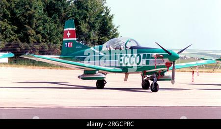 Pilatus PC-7 Turbo Trainer HB-HMC (msn 521), vom Ausstellungsteam der Patrouille Ecco Formation. Stockfoto