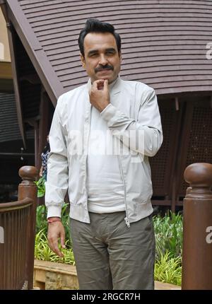 Mumbai, Indien. 08. Aug. 2023. Bollywood Schauspieler Pankaj Tripathi posiert für ein Foto während der Werbung für seinen Film „Oh My God 2" in Mumbai. Der Film wird am 11. August 2023 veröffentlicht. (Foto: Ashish Vaishnav/SOPA Images/Sipa USA) Guthaben: SIPA USA/Alamy Live News Stockfoto