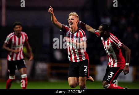 Lasse Sorensen aus Lincoln City feiert das zweite Tor seiner Seite des Spiels während des ersten Spiels des Carabao Cup in der Meadow Lane, Nottingham. Foto: Dienstag, 8. August 2023. Stockfoto