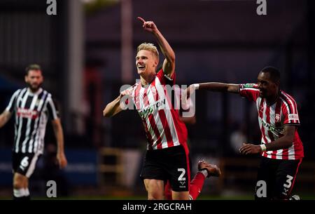 Lasse Sorensen aus Lincoln City feiert das zweite Tor seiner Seite des Spiels während des ersten Spiels des Carabao Cup in der Meadow Lane, Nottingham. Foto: Dienstag, 8. August 2023. Stockfoto