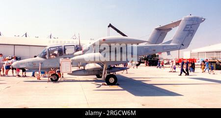 North American Rockwell OV-10D Bronco 155472 (msn 305-83), auf der MCAS Cherry Point NC Airshow am 8. April 1995. Stockfoto