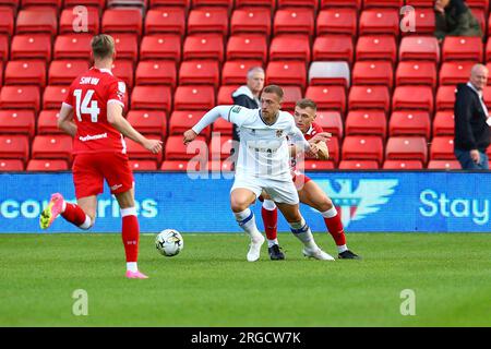 Oakwell Stadium, Barnsley, England - 8. August 2023 Luke Norris (9) of Tranmere Rovers being close marked by Jack Shepherd (41) of Barnsley - during the game Barnsley gegen Tranmere Rovers, EFL Cup, 2023/24, Oakwell Stadium, Barnsley, England - 8. August 2023 Kredit: Arthur Haigh/WhiteRosePhotos/Alamy Live News Stockfoto