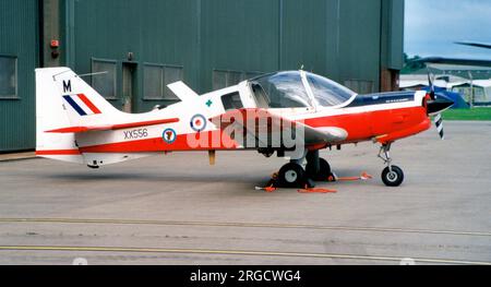 Royal Air Force - Scottish Aviation Bulldog T.1 XX556 (msn 249) der UAS East Midlands, auf der Waddington International Air Show am 24. Juni 2000. Stockfoto