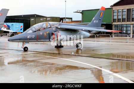 Force Aerienne Belge - Dassault/Dornier Alpha Jet 1B AT17 (msn B17-1061), vom 9. Flügel, am Yeovilton - International Air Day am 12. Juli 1996. (Force Aerienne Belge - Belgische Luftwaffe). Stockfoto