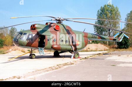 Luftstreitkrafte - Mil Mi-8T 390, ein ehemaliges Beispiel der DDR-Luftwaffe, das in einem Musum vorgebaut wurde. (Luftstreitkrafte - DDR-Luftwaffe) Stockfoto