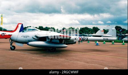 De Havilland DH.100 Vampire FB.6 SE-DXS / K-PX (msn 624, ex J-1115 ), auf der Waddington - International Air Show am 30. Juni 2014. Stockfoto