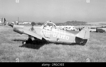 Piper PA-25-235 Pawnee B G-AXT (msn 25-3586), im Einsatz als Segelschlepper im London Gliding Club Dunstable. Stockfoto