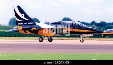 Republic of Korea Air Force - Kai T-50B Golden Eagle 10-0055 / KA-055 / '3', von 239 Fluggeschwader „Black Eagles“, auf einer britischen Flugschau im Juni-Juli 2012. Stockfoto