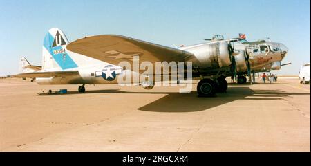 Boeing B-17G Flying Fortress N9323Z „sentimental Journey“ (msn 32140 ex 44-83514) der Confederate Air Force am Midland Airport am 8-10. Oktober 1992. Stockfoto