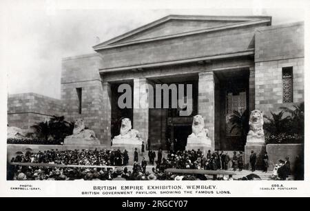 The British Empire Exhibition, eine Kolonialausstellung im Wembley Park, London, England vom 23. April bis 1. November 1924 und vom 9. Mai bis 31. Oktober 1925. Der Pavillon der britischen Regierung, der die berühmten Löwen zeigt. Stockfoto