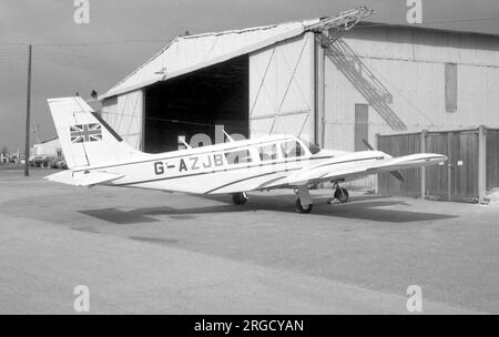 Piper PA-34-200 Seneca G-AZJB (msn 34-7250017), Eigentum von Winston Spencer Churchill, Enkel des Premierministers während des Krieges, Winston Leonard Spencer Churchill. Stockfoto