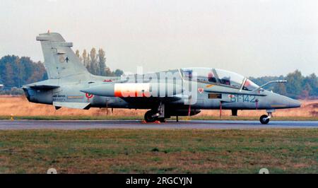 Aeronautica Militare - Aermacchi MB-339CD MM55074 - 61-142 (msn 6878/206/CD013), vom 61 Stormo. (Aeronautica Militare - Italienische Luftwaffe) Stockfoto