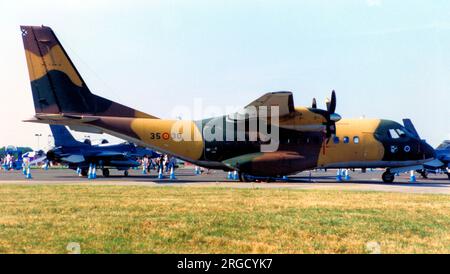 Fuerza Aerea Espanola - CASA CN-235-100m T-19B-12 - 35-30 (msn 10-C050), von Ala 35 bei der Royal International Air Tattoo, die am 19. Juli 1996 bei der RAF Fairford stattfand. Stockfoto