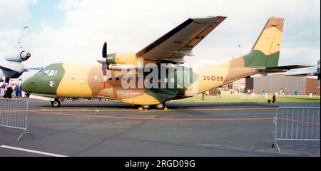 Fuerza Aerea Espanola - CASA CN-235-100m T.19B-10 - 35-28 (msn C046), von Ala 35, bei RAF Mildenhall, am 24. Mai 1997. (Fuerza Aerea Espanola - Spanische Luftwaffe). Stockfoto