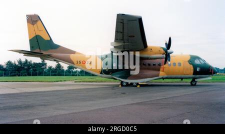 Fuerza Aerea Espanola - CASA CN-235-100m T.19B-15 - 35-33 (msn C060), von Ala 35, auf der RAF Fairford am 27. Juli 1998 für die Royal International Air Tattoo. (Fuerza Aerea Espanola - Spanische Luftwaffe). Stockfoto