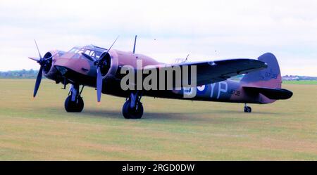 Bristol Bolingbroke IVT G-BPIV - L6739 - 'YP-Q', in Duxford, ausgestattet mit der kurzen Nase und dem Gewehrpack des Blenheim IF Nachtflugzeugs. Stockfoto