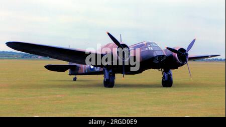 Bristol Bolingbroke IVT G-BPIV - L6739 - 'UX-N', in Duxford, ausgestattet mit der kurzen Nase und dem Gewehrpack des Blenheim IF Nachtflugzeugs. Stockfoto