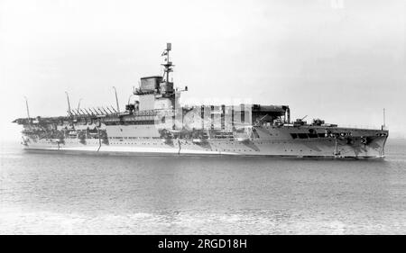 Royal Navy - HMS Courageous (Wimpel Nummer '50'), im August 1938. HMS Courageous war das führende Schiff ihrer Klasse aus drei Kampfverbrechern, die während des Ersten Weltkriegs für die Royal Navy gebaut wurden. Das Schiff wurde zur Unterstützung des von First Sea Lord John Fisher geförderten baltischen Projekts entworfen und war sehr leicht gepanzert und mit nur wenigen schweren Waffen bewaffnet. Courageous wurde Ende 1916 fertiggestellt und hat den Krieg auf Patrouille in der Nordsee verbracht. Sie nahm an der zweiten Schlacht von Helgoland im November 1917 Teil und war anwesend, als die deutsche Hochseeflotte ein Jahr später kapitulierte. Mutig war Deommissi Stockfoto