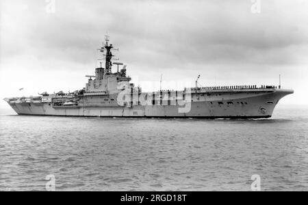 Royal Navy - HMS Albion R07, ein Flugzeugträger der Centaur-Klasse, im Februar 1960. Stockfoto