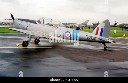 Royal Air Force - de Havilland DHC-1 Chipmunk T.10 WK518 (msn C1/0555-DHB.f443), of the Battle of Britain Memorial Flight, mit Sitz bei RAF Coningsby, gesehen am 25. Oktober 1994 bei RAF Waddington. Stockfoto