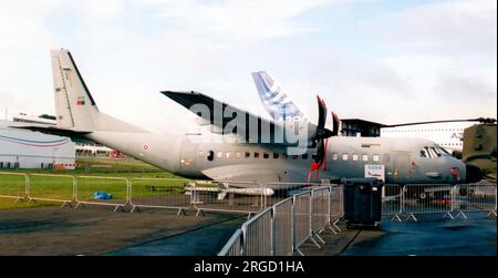 Forca Aerea Portuguesa - CASA C-295MPA Persuader 16712 (msn S-065), auf der 2012. SBAC Farnborough Airshow am 15. Juli 2012 (Forca Aerea Portuguesa - Portugiesische Luftwaffe) Stockfoto
