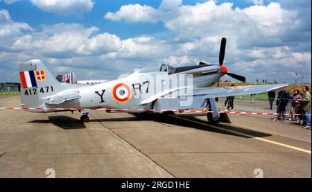 Nordamerikanische P-51D-20-NA Mustang F-AZFI (msn 122-31514, ex 44-63788) , lackiert als nordamerikanische P-51K-10-NT 44-12471 / R7-Y. Absturz, bei dem beide Insassen am 24. Juli 1998 ums Leben kamen. Stockfoto