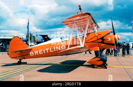 Boeing-Stearman N2S-1 N707TJ / '3' (msn 75-950, Modell A-75N1, ex BuAer 3173) des Breitling Wing Walking-Ausstellungsteams. Dieses Flugzeug ist am 4. September 2021 vor Sandbanks, Dorset, England, ins Meer abgestürzt. Stockfoto