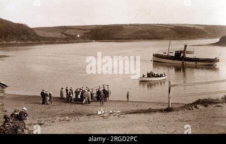 Die Fähre von Falmouth nach St. Mawes auf der Halbinsel Roseland, Cornwall, überquert die Carrick Road Wasserstraße. Stockfoto