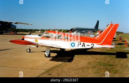 Ilmavoimat - Piper PA-28R-200 Cherokee Arrow II PA-2 (msn 28R-7435013) (Suomen ilmavoimat - Finnische Luftwaffe). Stockfoto