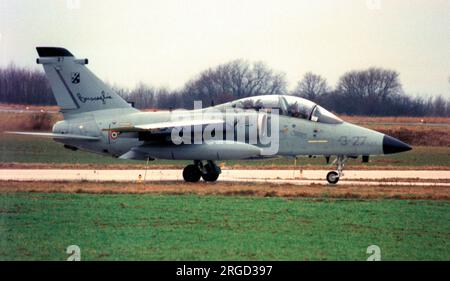 Aeronautica Militare - AMX International AMX 3-27, vom 3 Stormo am Amendola Air Base, bei Foggia. (Aeronautica Militare - Italienische Luftwaffe) Stockfoto